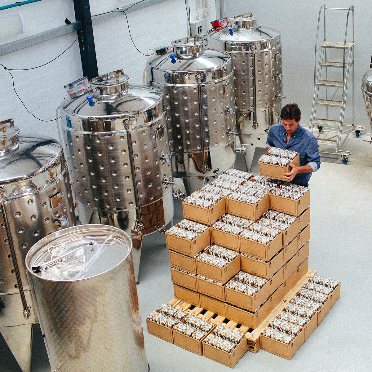 經(jīng)典海角干燥風(fēng)格，淡淡的柑橘味白酒包裝設(shè)計(jì)