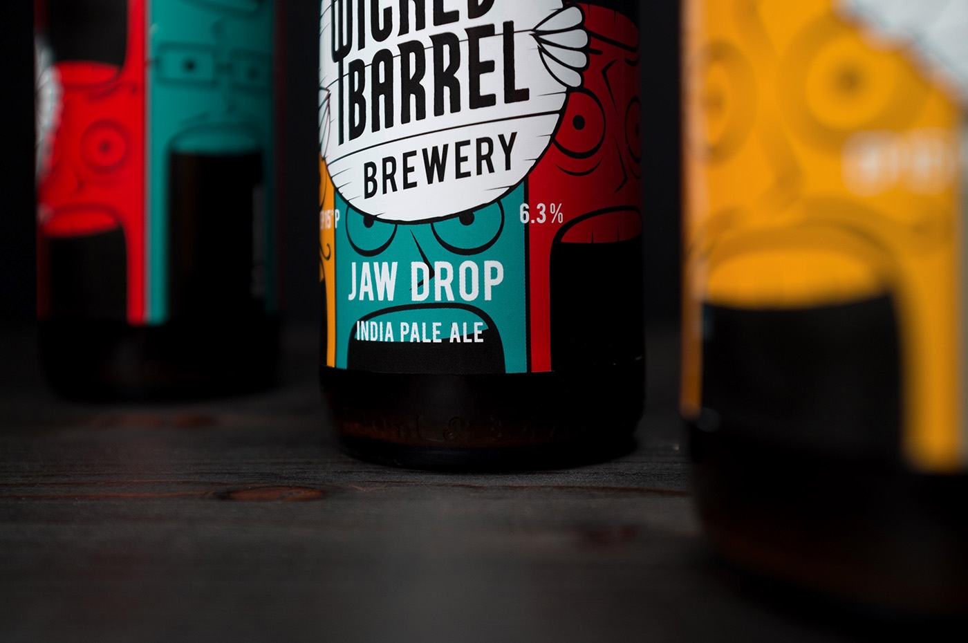 邪惡的啤酒包裝設(shè)計(jì)，喝了會(huì)掉下巴哦